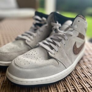 Jordan 1 Mid SE ‘Brown Elephant’